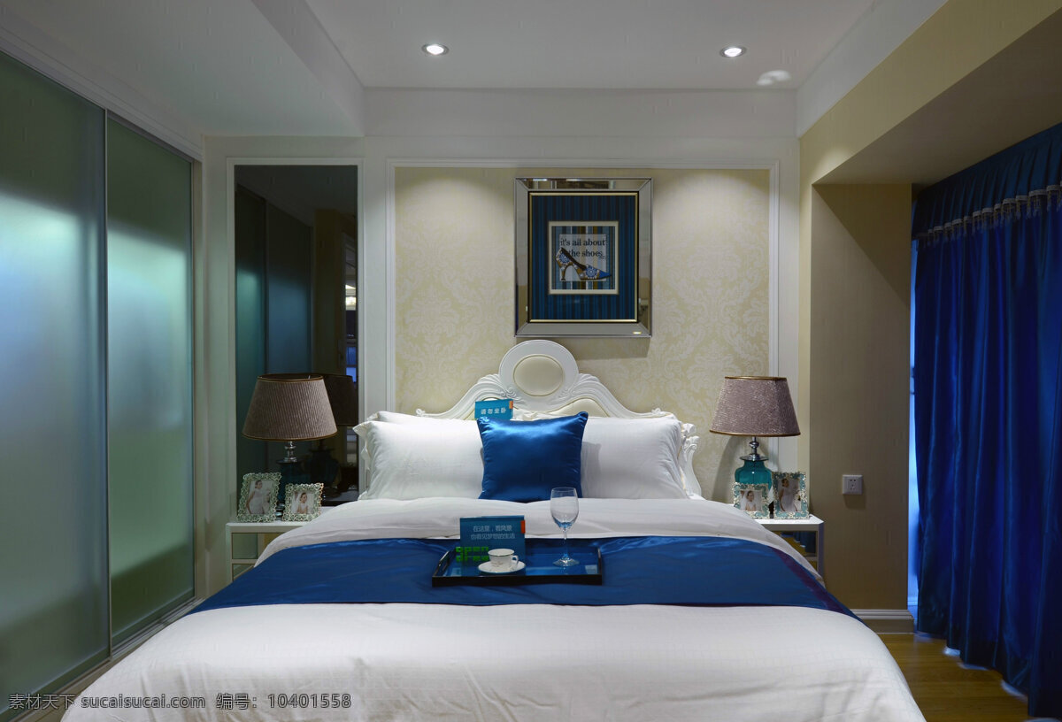 现代 时尚 卧室 浅紫色 台灯 室内装修 效果图 木地板 卧室装修 蓝色抱枕 蓝色窗帘