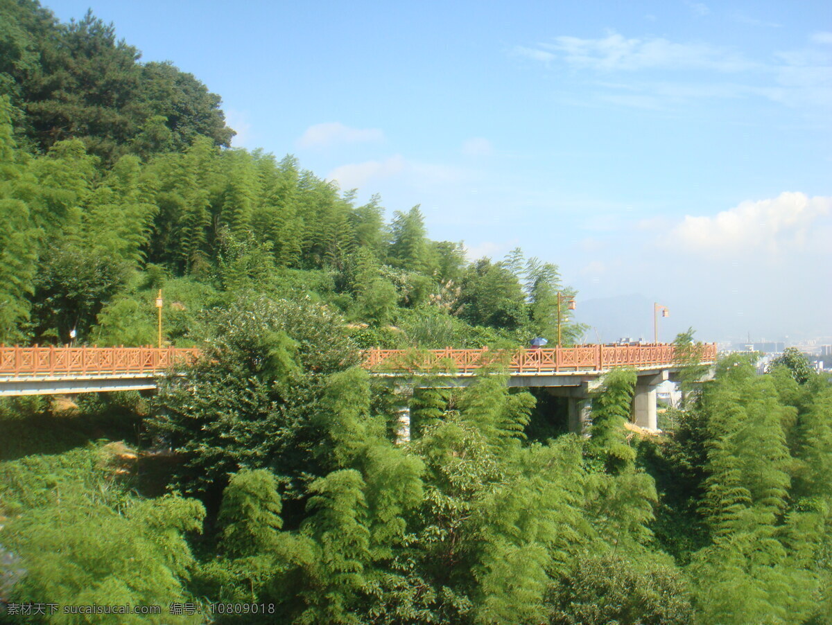 环山栈道 青山 绿树 白云 蓝天 房子 建筑景观 自然景观