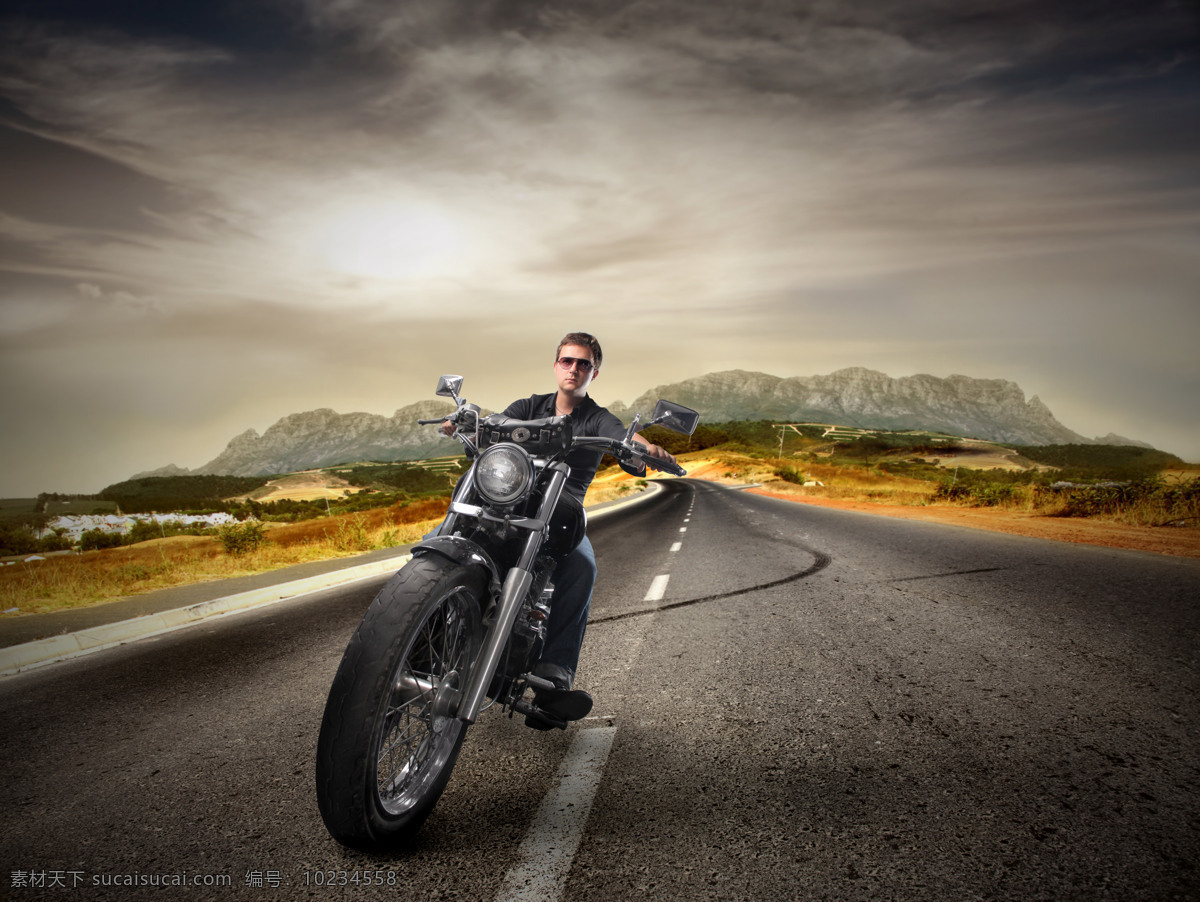公路 行驶 中 摩托 摩托车 豪华 高档 交通工具 骑车 马路 摄影图 高清图片 汽车图片 现代科技