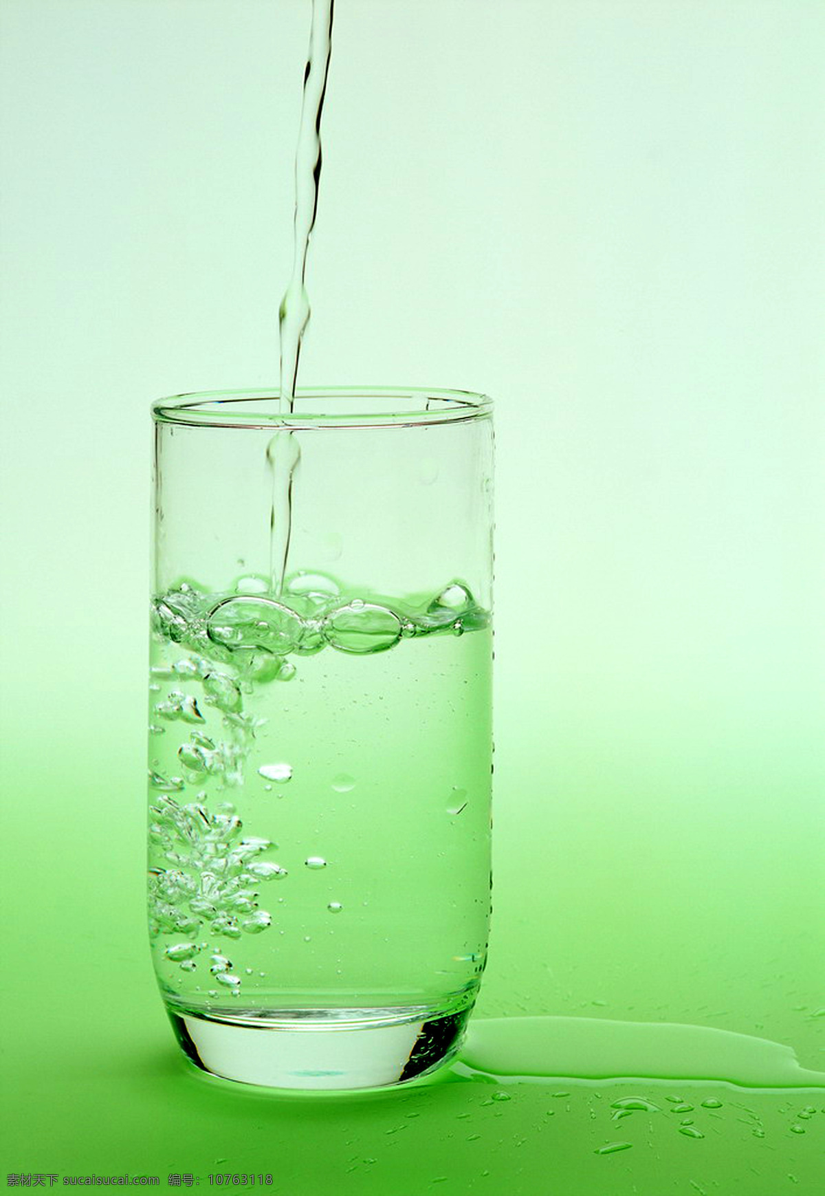 透明 玻璃杯 绿色 清凉 气泡 水珠 玻璃 饮料 薄荷 流水 生活百科 生活素材 摄影图库 300
