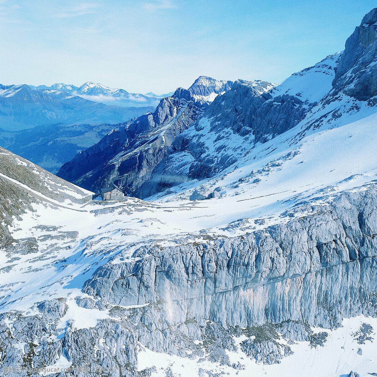 雪山图 连绵不断的山 雪 草 自然景观 自然风景 摄影图库