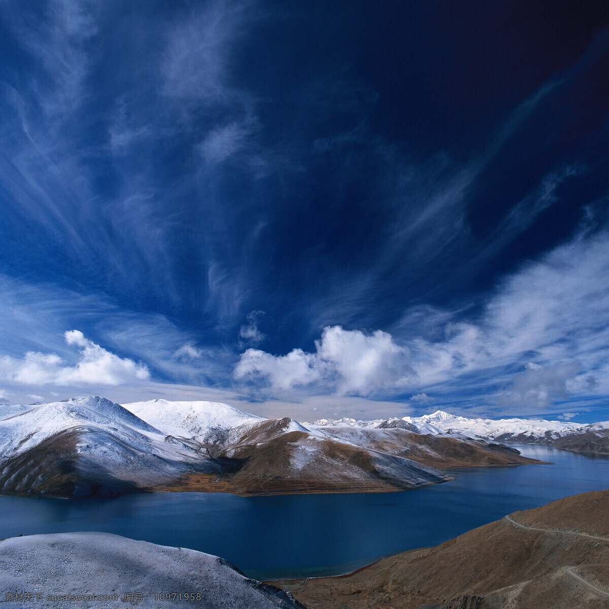 蓝天 白云 河流 景观 天空 云彩 高山 雪山 河水 深蓝色 景色 高清图片 蓝天白云 风景图片