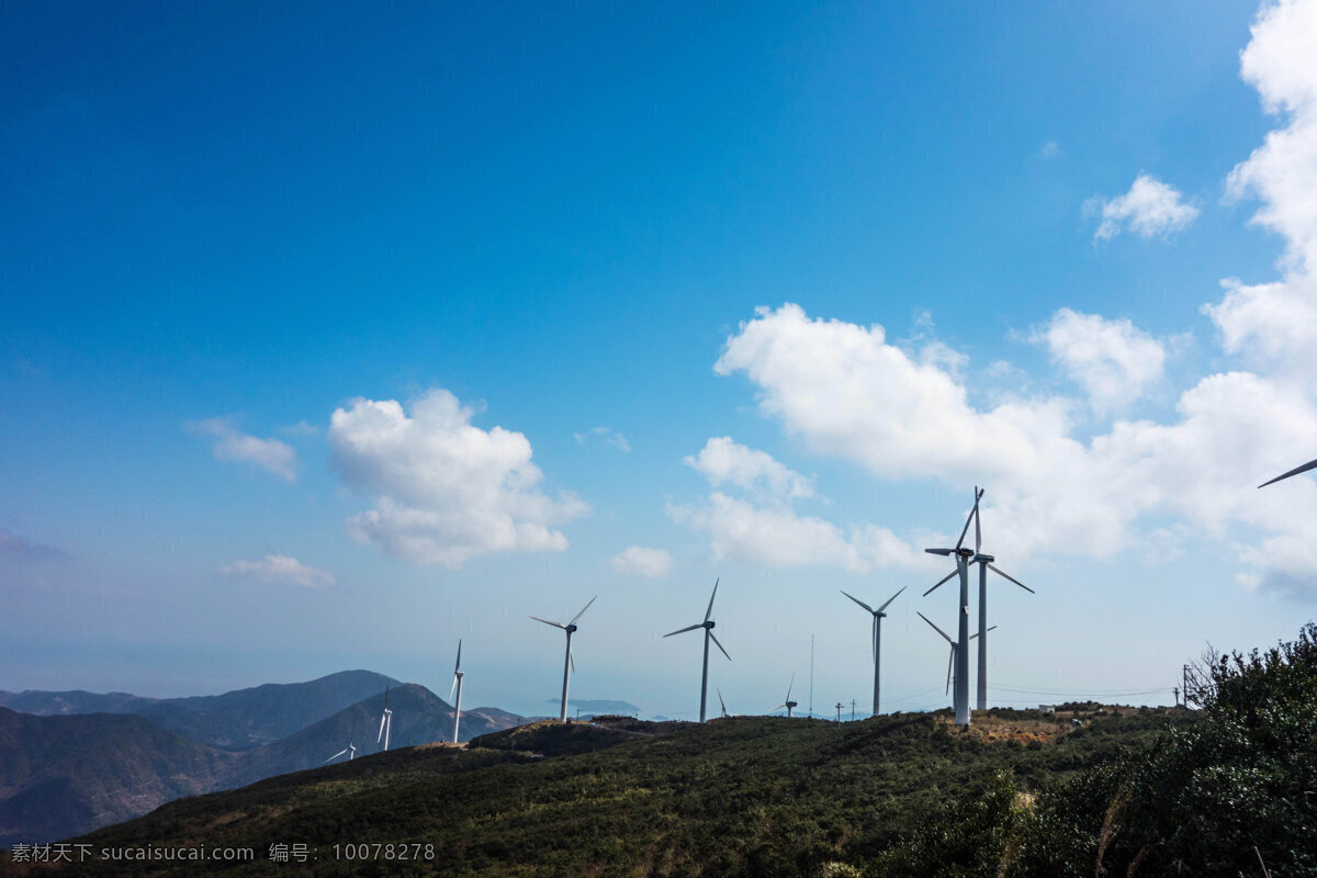 山顶风车 蓝天 白云 风力发电机 风电设备 风电 发电机 清洁能源 环保能源 现代科技 工业生产 旅游摄影 自然风景