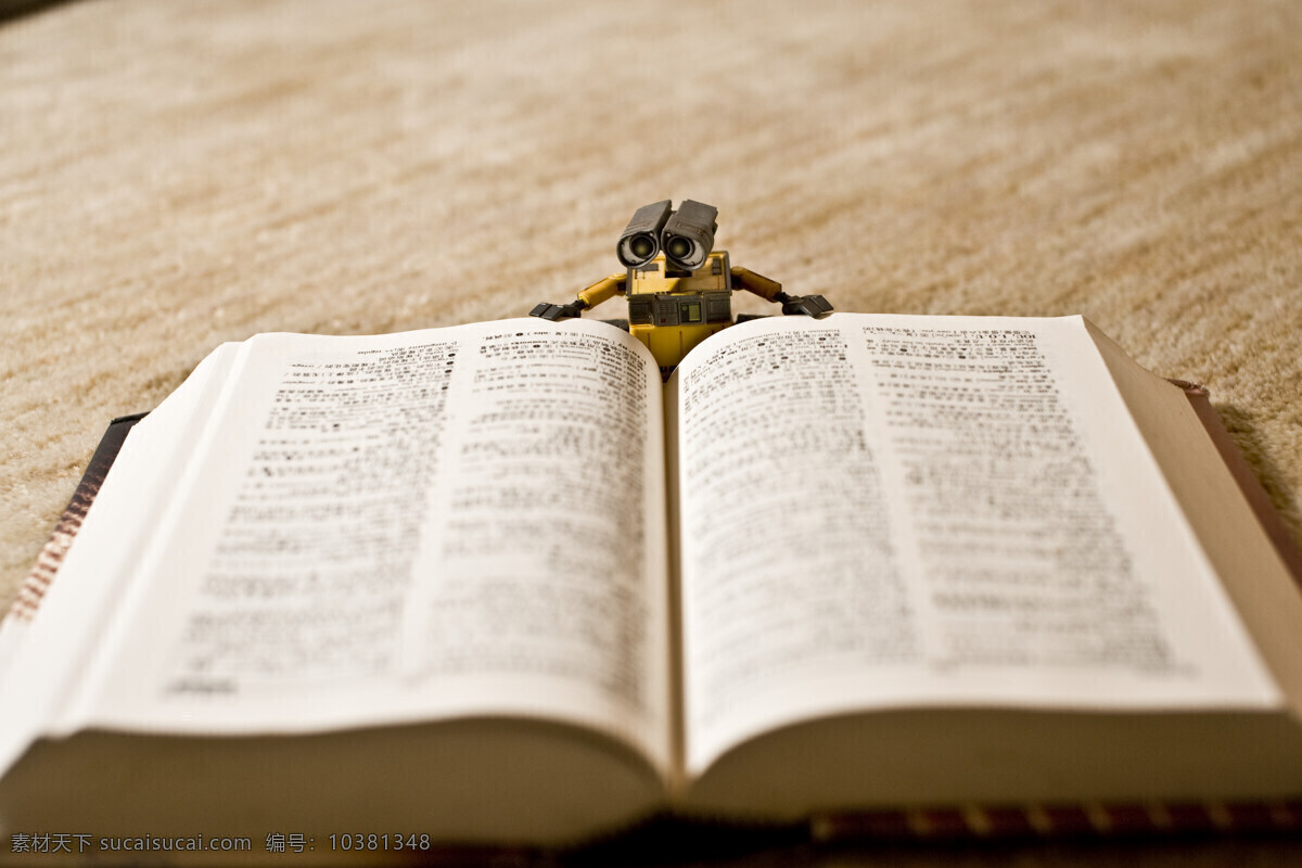 瓦力爱读书 瓦力 机器人 读书 书籍 玩偶 娱乐休闲 生活百科