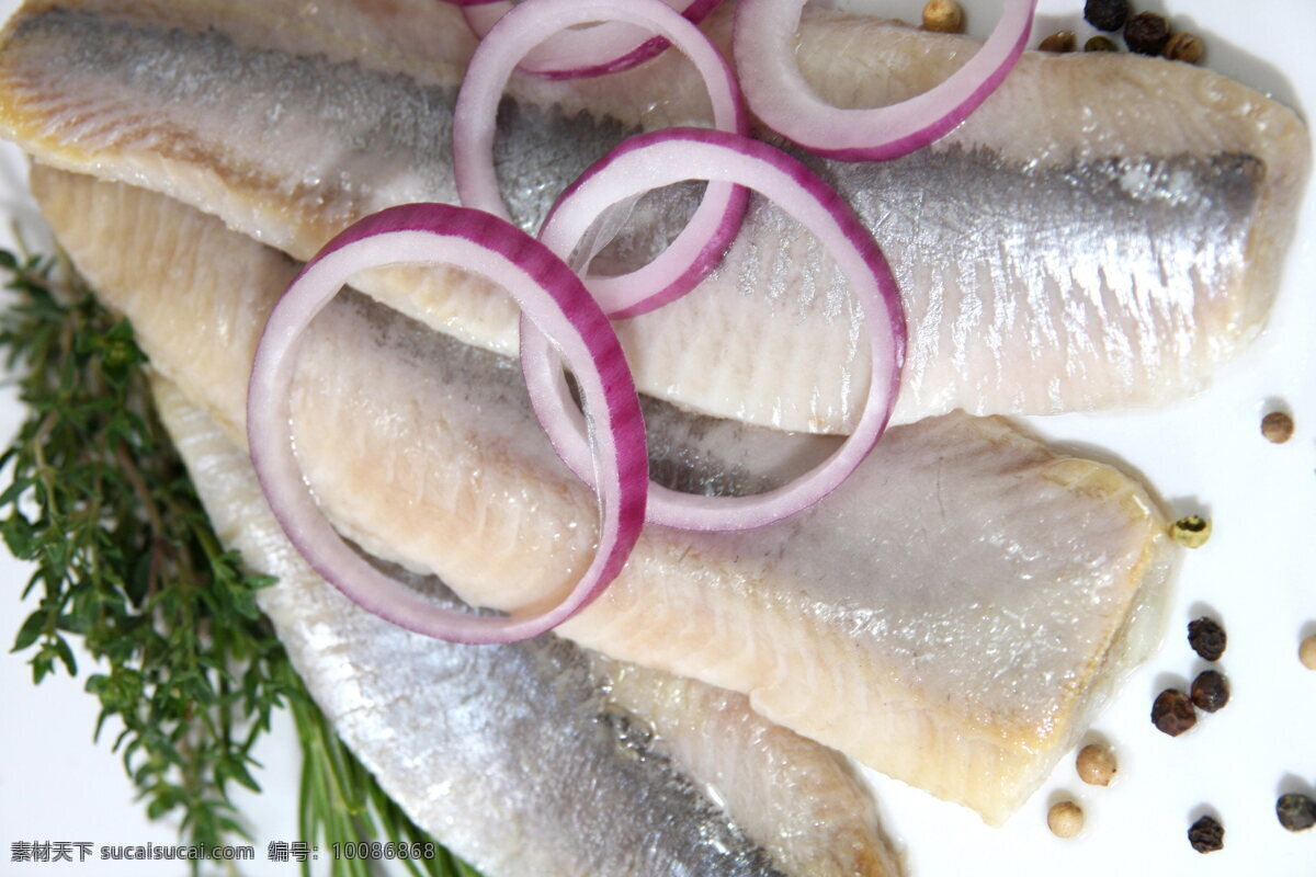 生鱼片 海鲜 鱼片 鱼肉 肉食 肉类 新鲜 食材 食物 洋葱 洋葱圈 蔬菜 餐饮美食图片 餐饮美食 食物原料 灰色
