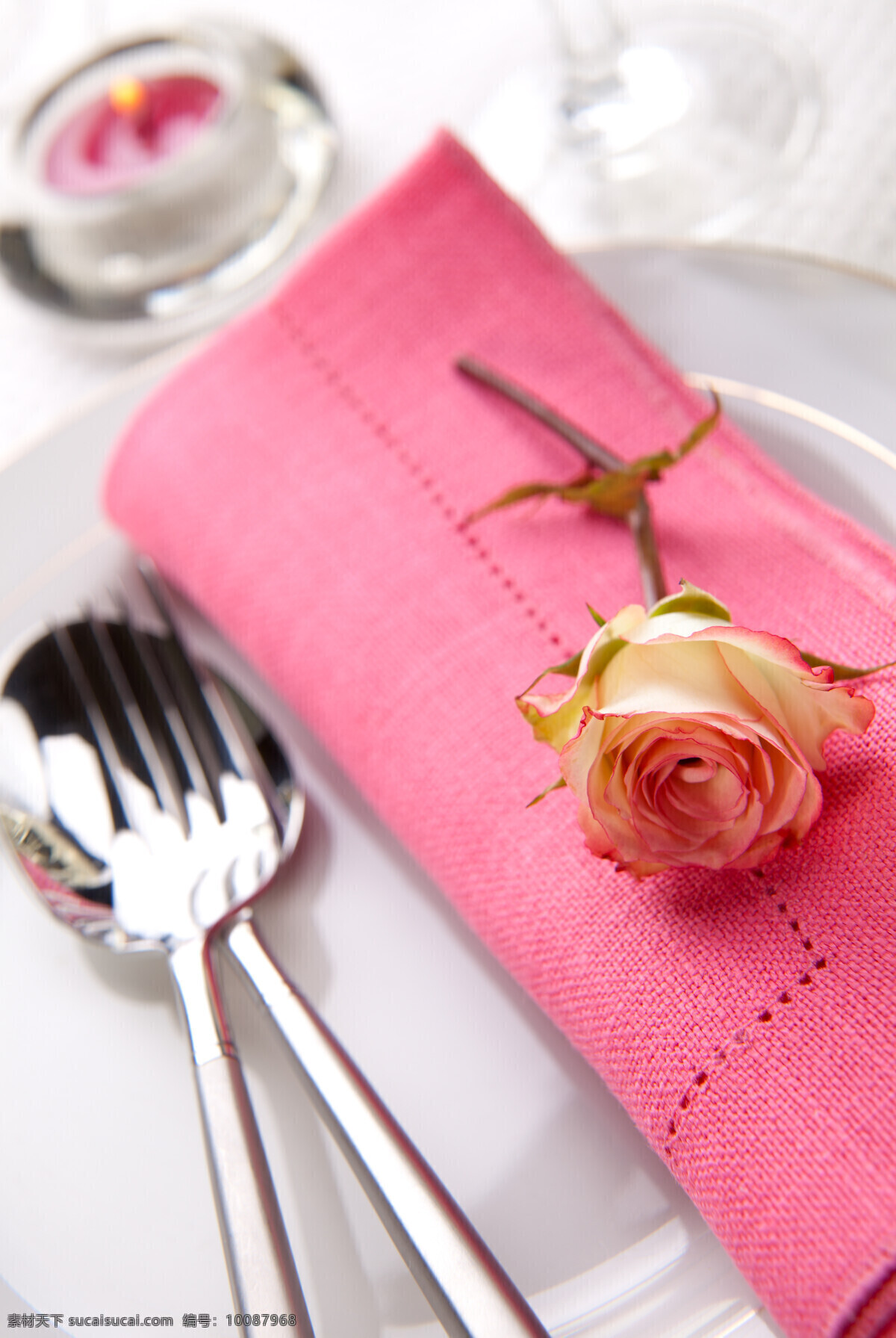 西餐餐具 高清餐具图片 刀叉 一支花朵 粉色花朵 餐具厨具 餐饮美食