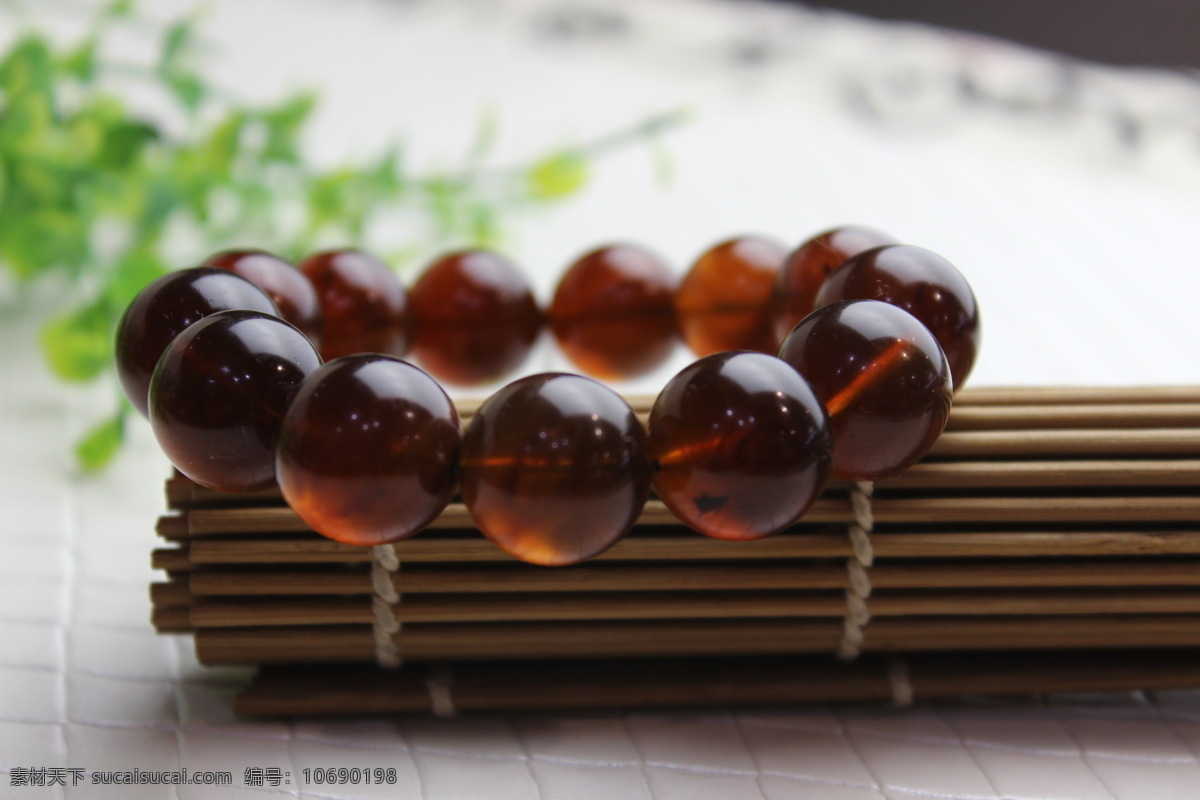 万福琥珀 海报 高清海报 淘宝 琥珀海报 天然 琥珀 金珀 纤 细珠珠 项链 宝石 翡翠 玉坠配绳 高清 照片 珠宝高清照片 生活百科 生活素材 文化艺术 传统文化