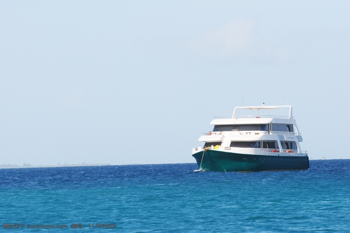 马尔代夫 游艇 碧海蓝天 大海 蓝天白云 度假 碧蓝海水 马尔达夫度假 沙滩 旅游摄影 国外旅游 蓝色