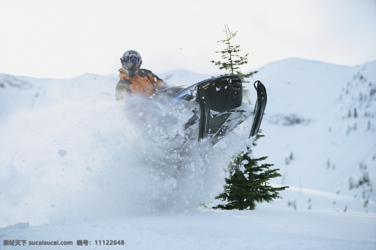 开 雪地 摩托 运动员 高清 冬天 雪地运动 划雪运动 极限运动 体育项目 雪地摩托车 下滑 速度 运动图片 生活百科 雪山 美丽 雪景 风景 摄影图片 高清图片 体育运动 白色