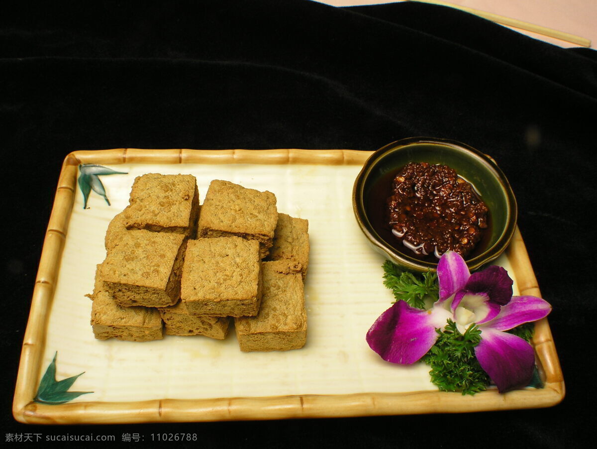 干炸臭豆腐 干炸 臭豆腐 菜谱 美食 中华 万 年 盘子 点心 粤菜 湘菜 香菜 川菜 餐饮美食 传统美食 摄影图库