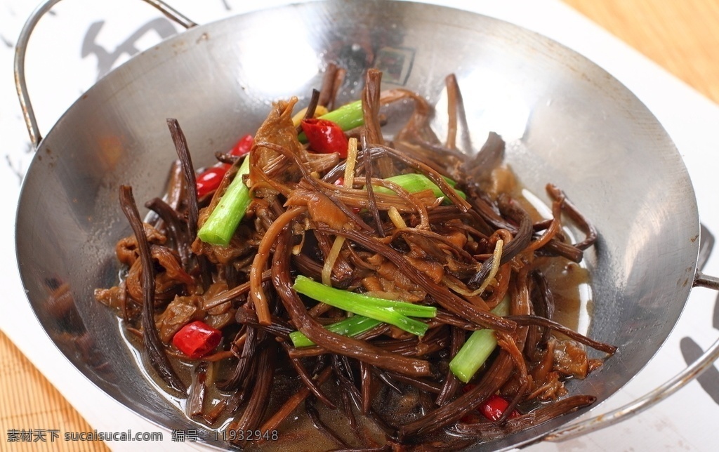 干锅茶树菇 茶树菇 干锅 红烧茶树菇 干茶树菇 餐饮美食 传统美食