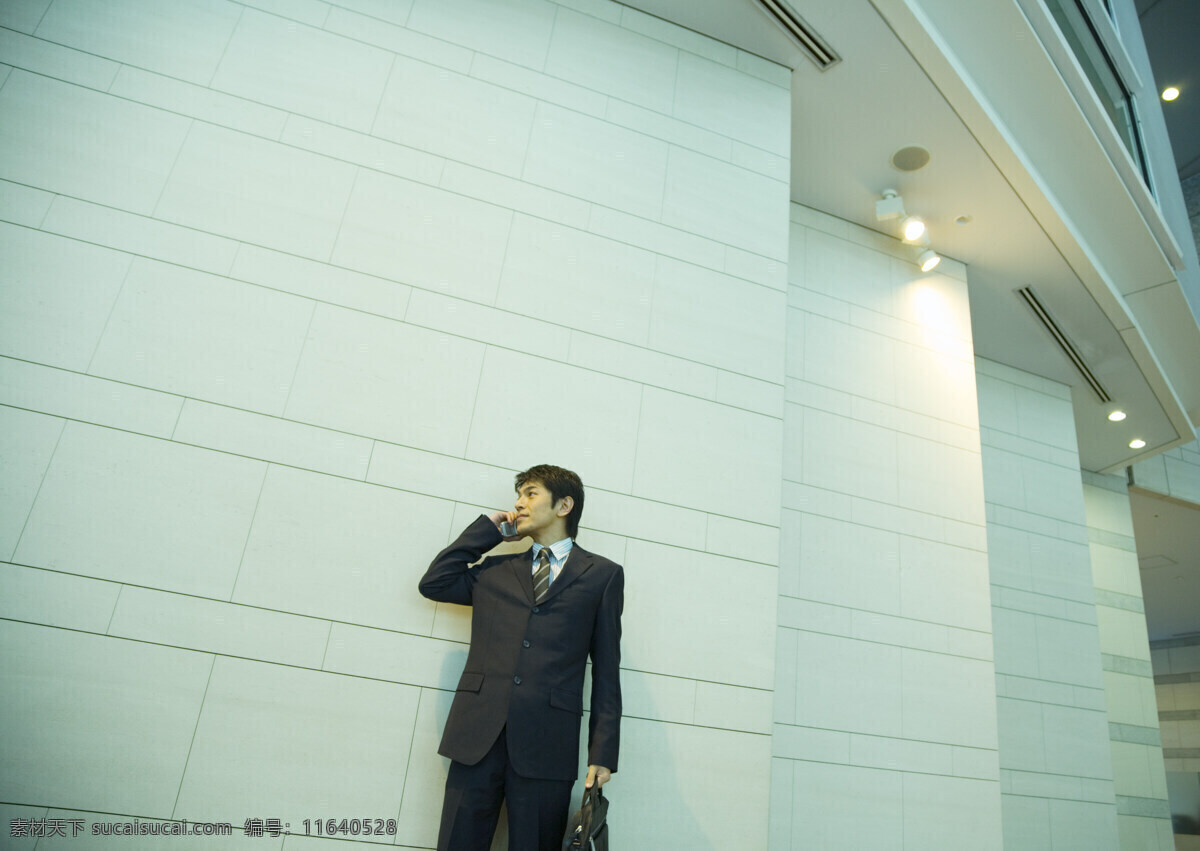 正在 讲 电话 男人 商业素材 职业人物 商务男性 成功男人 白领 职场 打电话 讲电话 通电话 手机 商务人士 人物图片