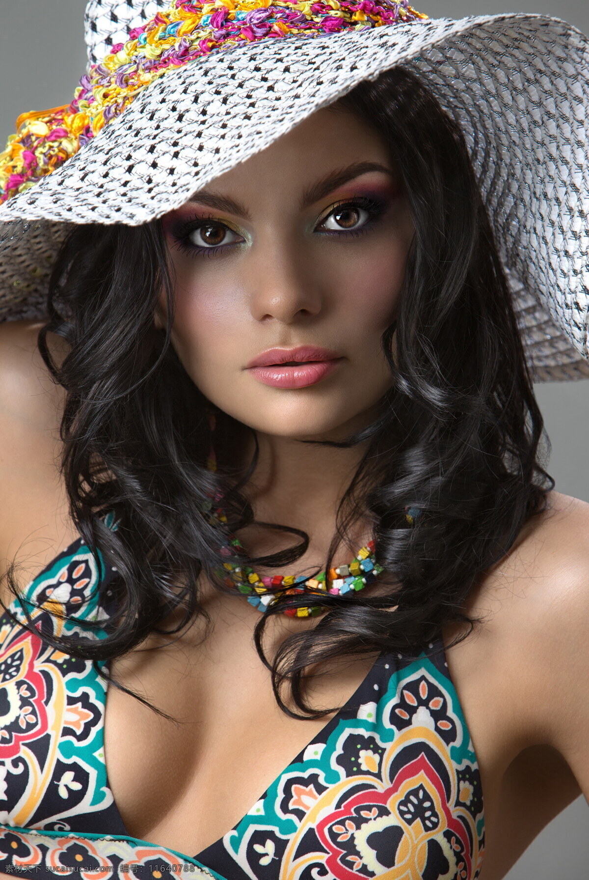 戴帽子 卷发 美女图片 卷发美女 性感美女 外国美女 长发美女 外国人 人物图片