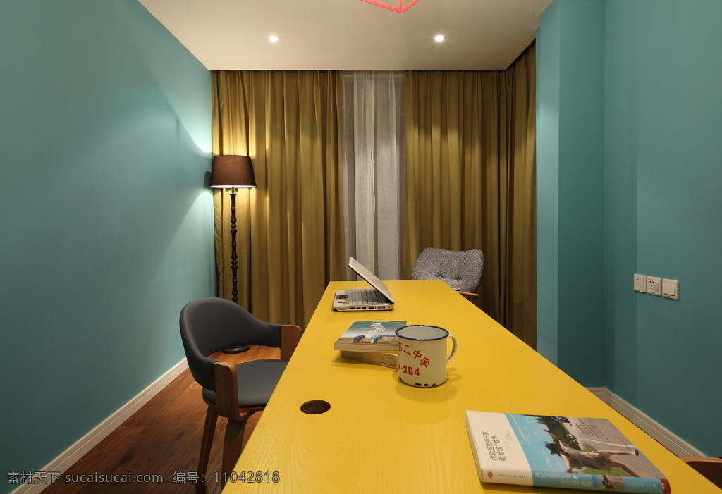 现代 时尚 客厅 撞 色 家具 室内装修 效果图 黄色餐桌 金褐色窗帘 客厅装修 蓝色背景墙