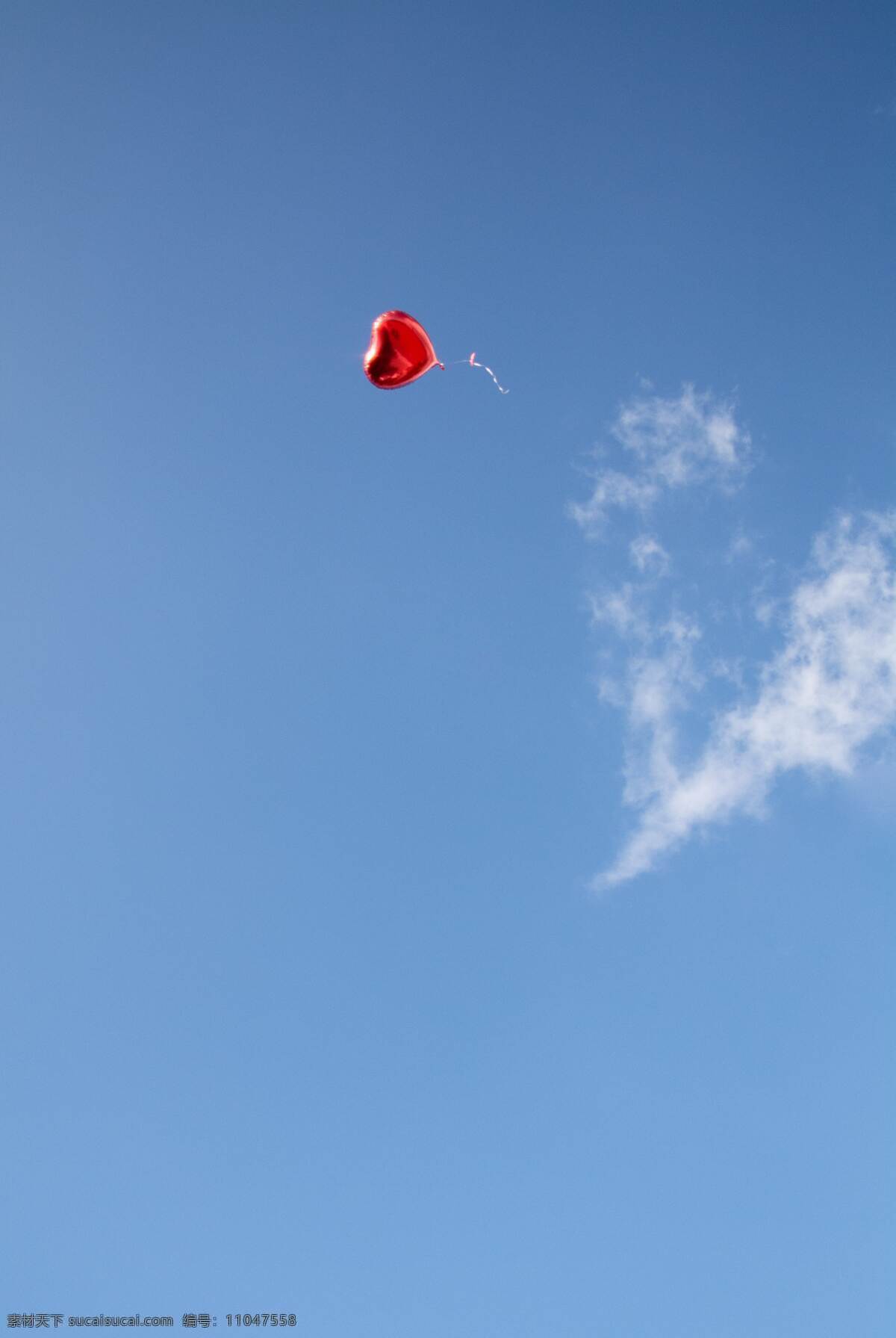 天空爱心气球 天空 爱心气球 红色 蓝色 蓝天 白云 云朵 云彩 蓝天白云 自然景观 自然风光 海报背景 海报素材 壁纸