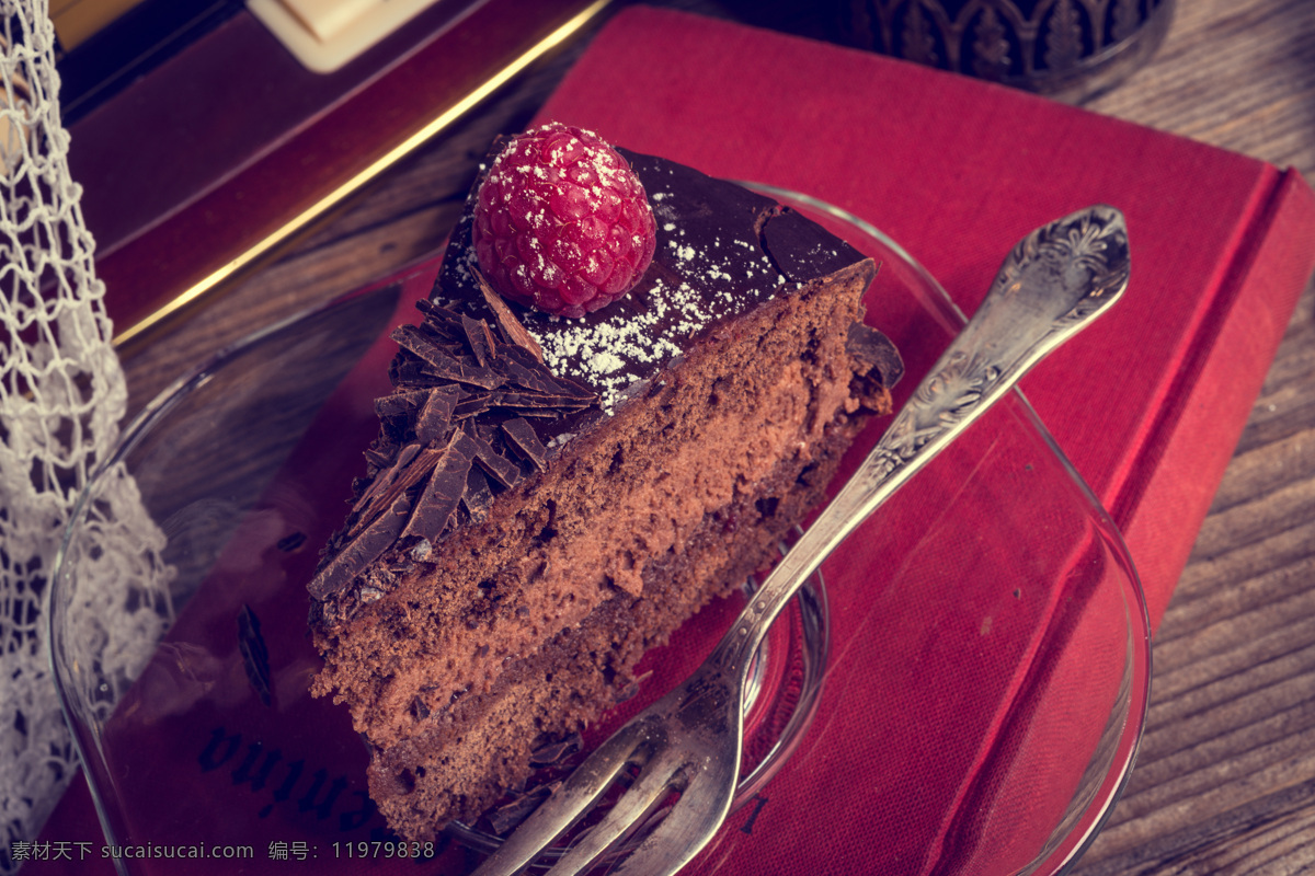 叉子 蛋糕 叉子与蛋糕 厨具 食物 餐厅美食 糕点 生日蛋糕图片 餐饮美食