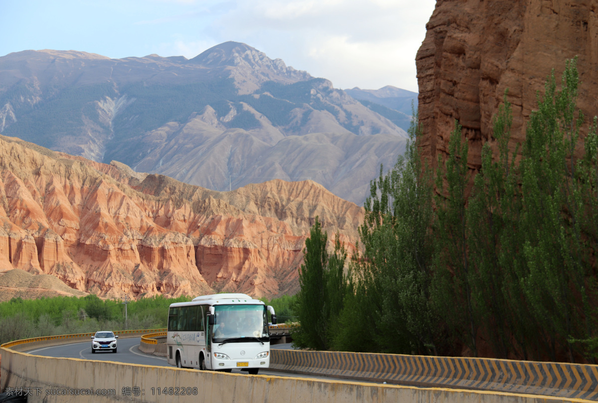 山间公路 山脉 山 风景 景区 公路 汽车 大巴 背景 自然景观 自然风景