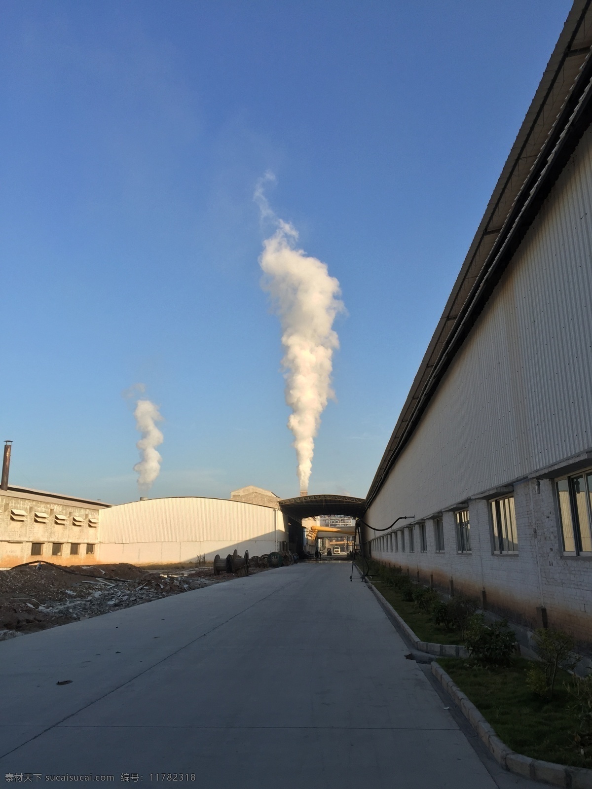 工厂废气 广西 藤县 中和工业园 工厂 烟囱 废气 白色的烟 无人 黑色