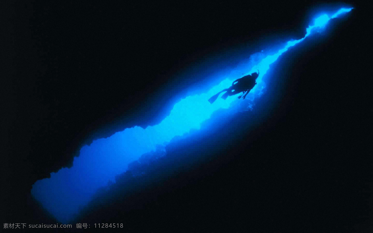 海底探险 潜水者 潜水的人 游泳 潜水 海底世界 海底活动 科考 调研 氧气罐 深潜 人像 人像摄影 人物 人物摄影 人物肖像 休闲活动 剪影 娱乐 小动物 探索 水下世界 水下探险 浮潜 海底 自然景观