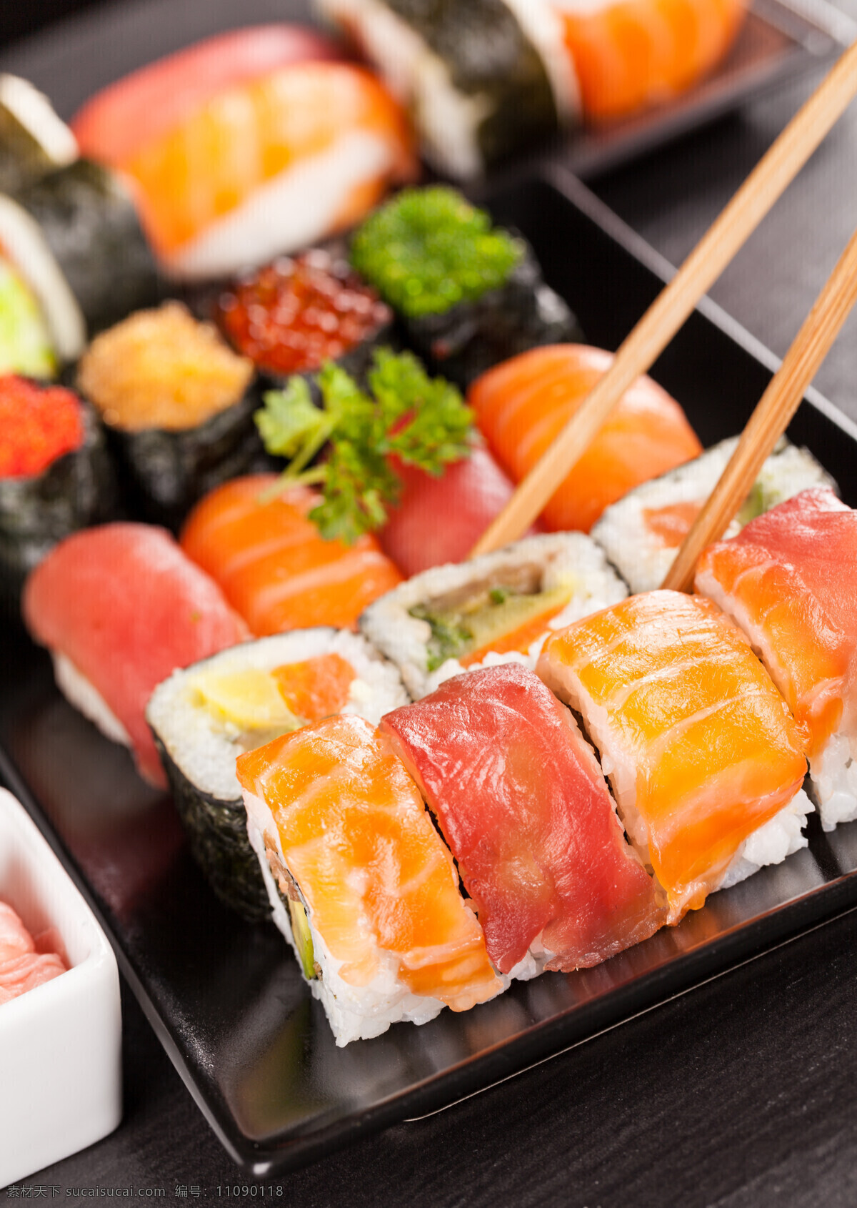 品尝寿司 美味寿司 特写 刺身 三文鱼 寿司卷 日本菜 日本料理 美食 美味健康 烹饪 饮食 营养 新鲜 美食海报 美食文化 美食图 新鲜美食 美食背景 美食素材 美食图片 美食宣传 美食美味 美食餐饮 餐饮广告 美味 纯天然 天然美食 餐饮素材 特色美食 美食招贴 餐饮文化 餐饮美食