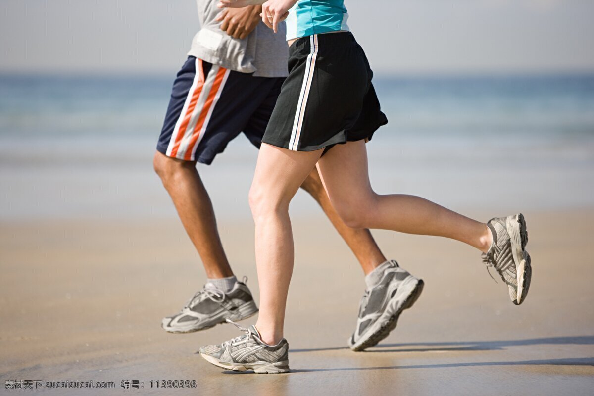 沙滩 上 跑步 人物 体育 运动 男人 女人 人物摄影 人物素材 生活人物 人物图片