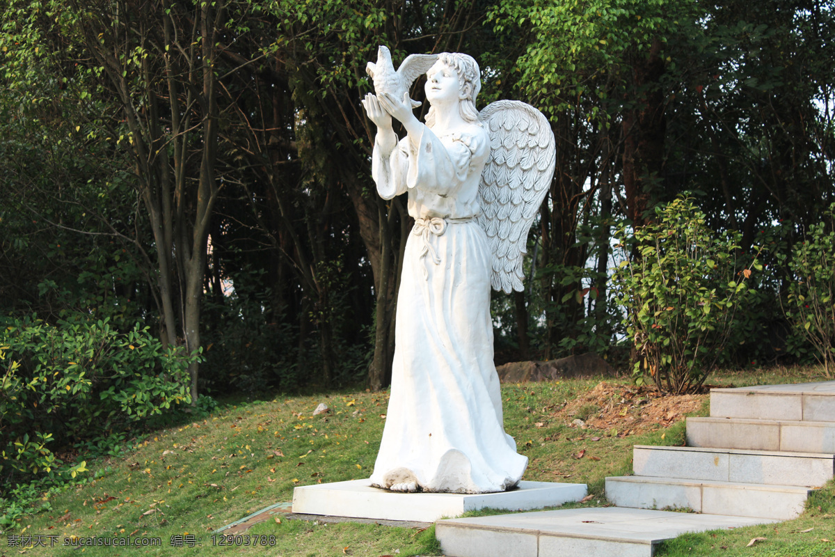 白色 草地 翅膀 雕塑 雕像 鸽子 建筑园林 阶梯 美女 天使 美女天使雕像 树木 绿色 绿叶 psd源文件