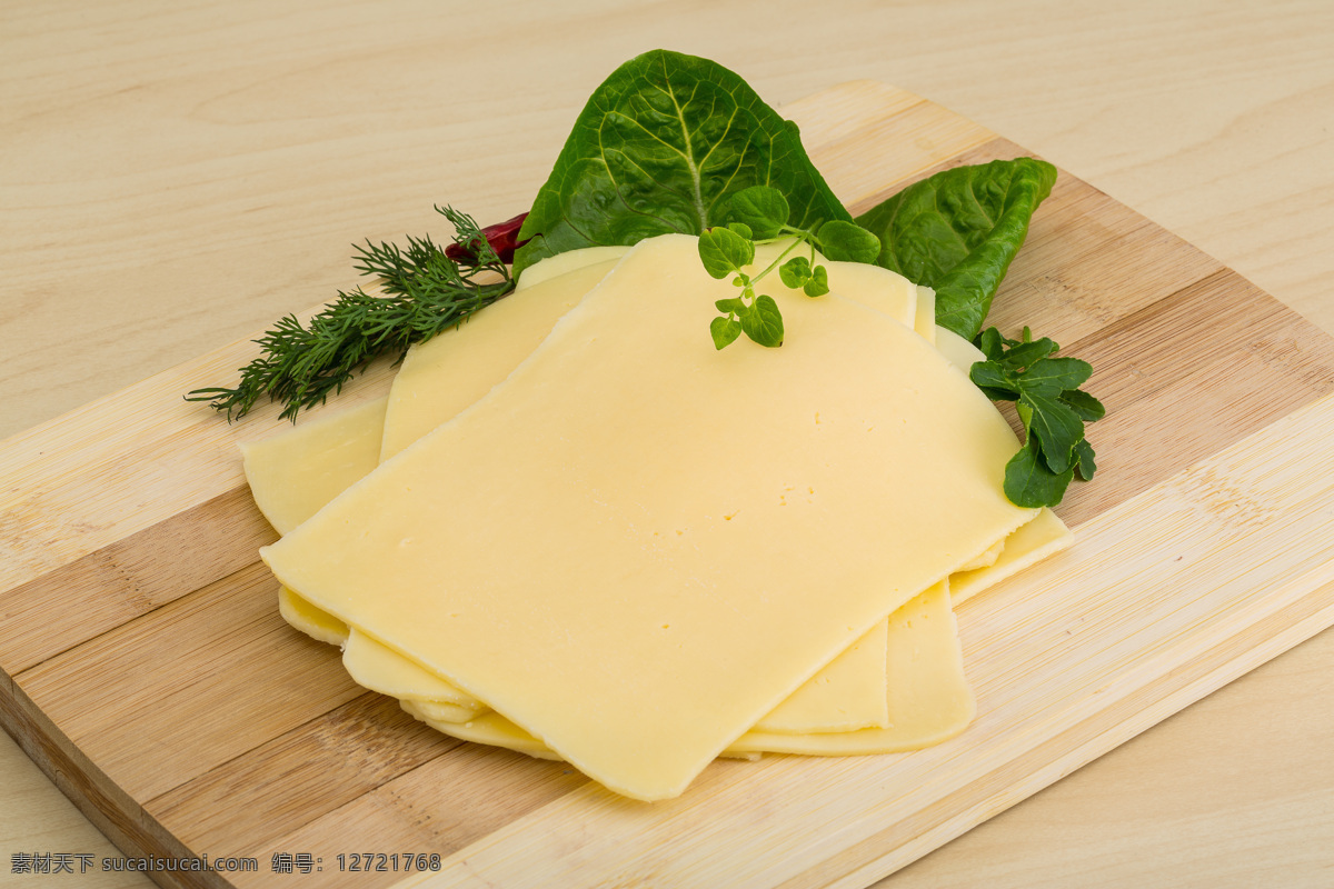 菜板上的奶酪 奶酪背景 奶酪 乳酪 芝士 奶酪美食 外国美食 餐饮美食 黄色
