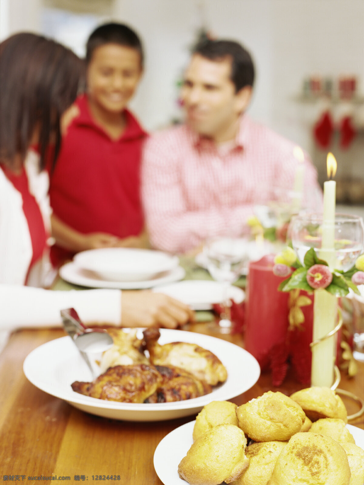 圣诞节 聚餐 外国 家庭 新年素材 外国家庭 外国女性 男性 夫妻 夫妇 圣诞大餐 美食 家庭图片 人物图片
