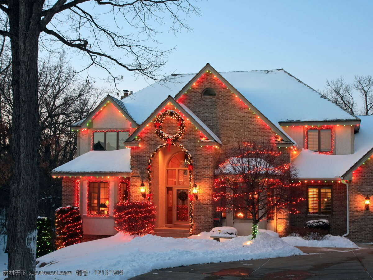 圣诞节 房屋 雪景 房子 圣诞夜 雪夜 雪天 雪地 雪花 白雪 树木 积雪 灯光 彩灯 雪屋 圣诞树 风景图 自然景观 自然风景