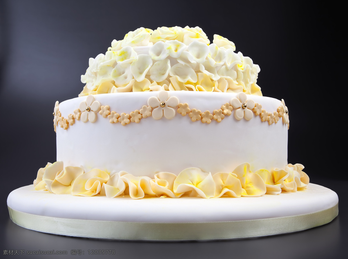 美味 无比 蛋糕 图 白色 淡黄色装饰花 食物 芳香 其他类别 生活百科