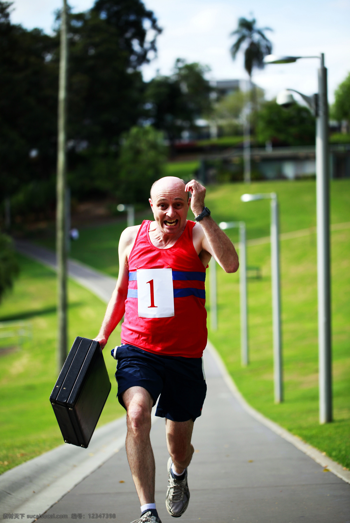 跑步 老人 外国男性 男人 运动员 奔跑 体育运动 生活人物 人物图片