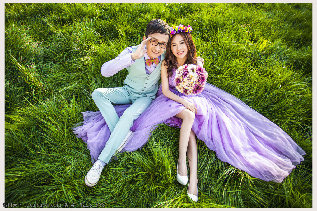 婚纱照 结婚照 浪漫 大气 豪华 绿草地 紫色婚纱 人物 人物图库 人物摄影 绿色