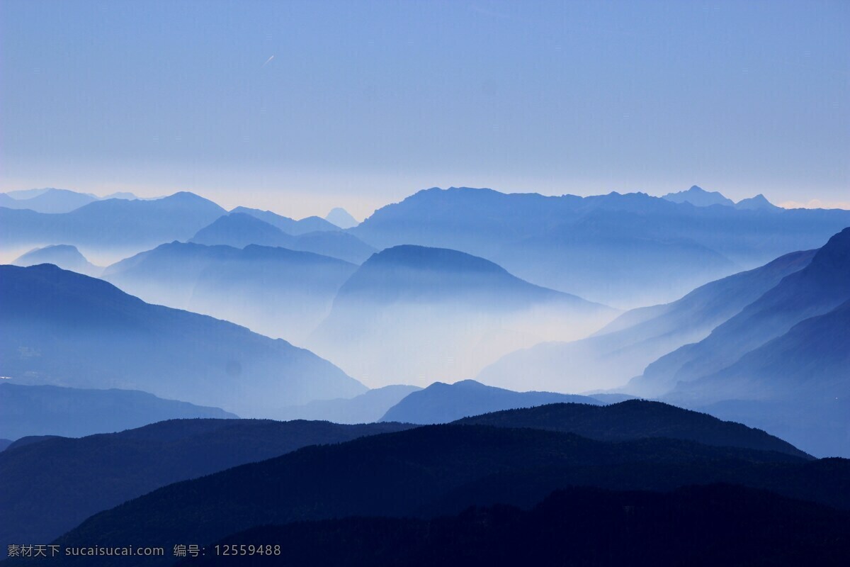 崇山峻岭 大雾 云 山 中国风 高山 山顶