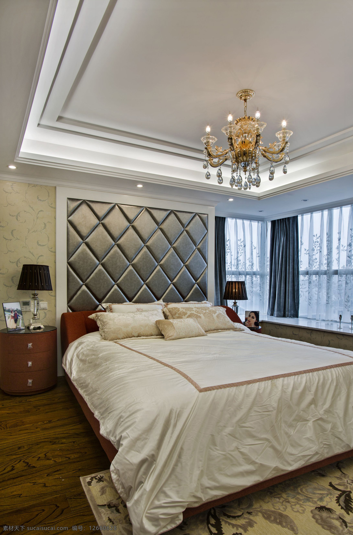 欧式 卧室 银色 背景 墙 室内装修 效果图 白色天花板 银色床头 卧室装修 木地板 地毯