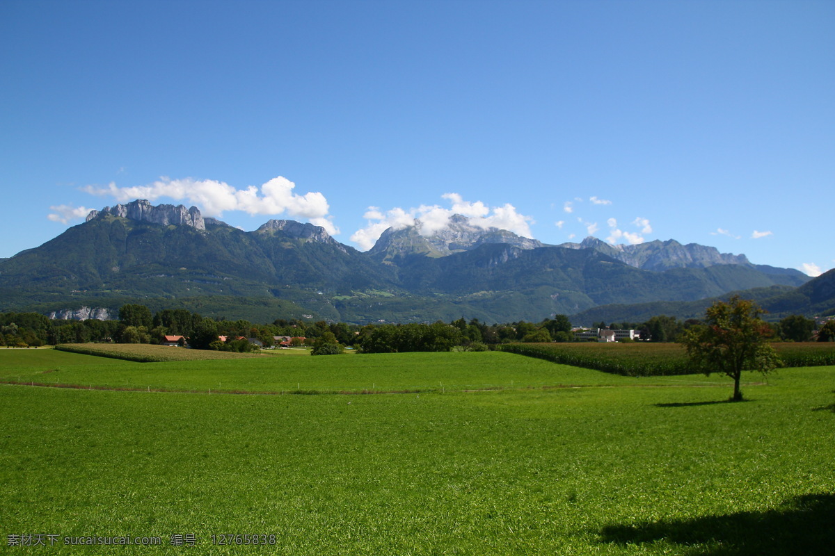 远山 蓝天 白云 绿草 山峦 田地 田园风光 自然景观