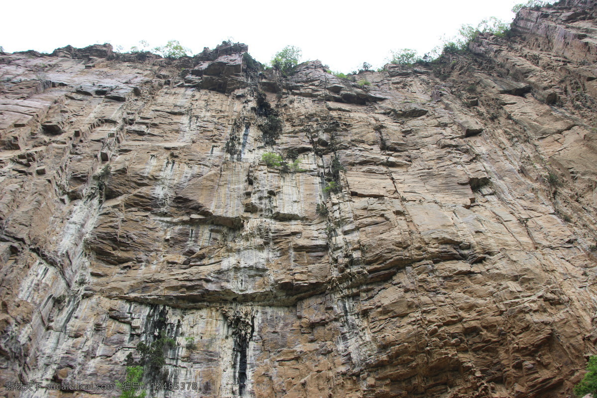 悬崖 峭壁 山峰 石头 石头纹理 陡壁 峰崖 山崖 山纹理 仰视山峰 仰视悬崖 陡坡 自然环境摄影 自然景观 山水风景