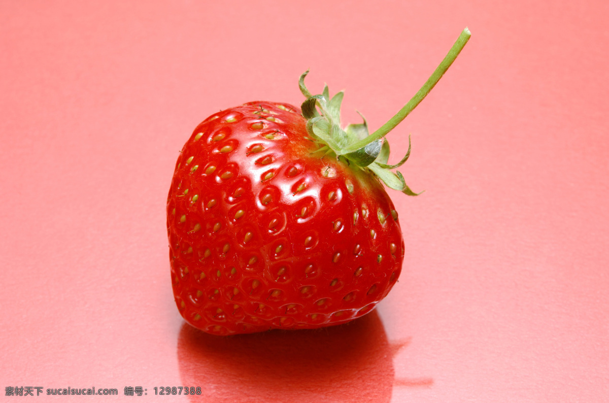 水果免费下载 草莓 单色背景 高清 红色 水果 诱人 风景 生活 旅游餐饮
