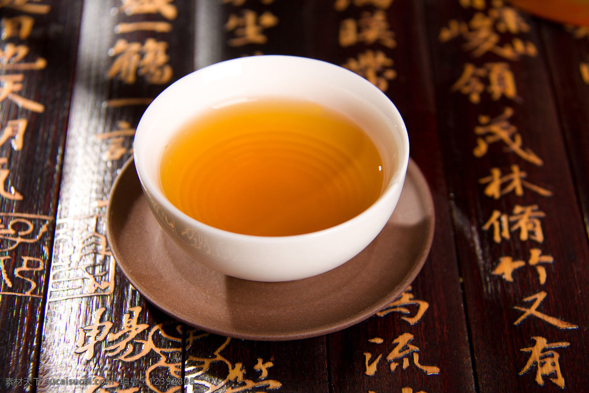 茶 泡茶 泡好的茶 茶文化 浓茶 白色茶杯 竹简 竹简上的茶 中式文化 中国文化 文化 文化艺术 传统文化