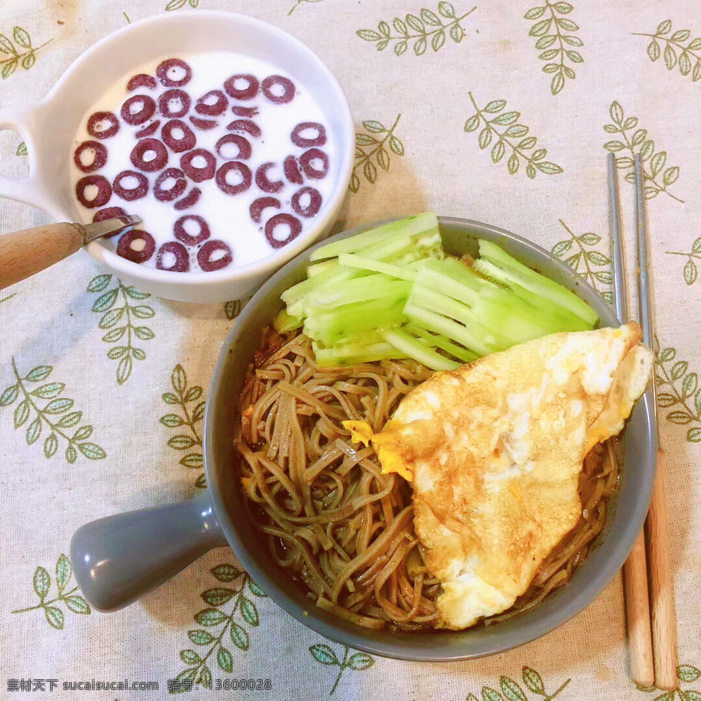 便当盒 午饭 带饭 盒饭 牛奶 摆盘 旅游摄影 国内旅游