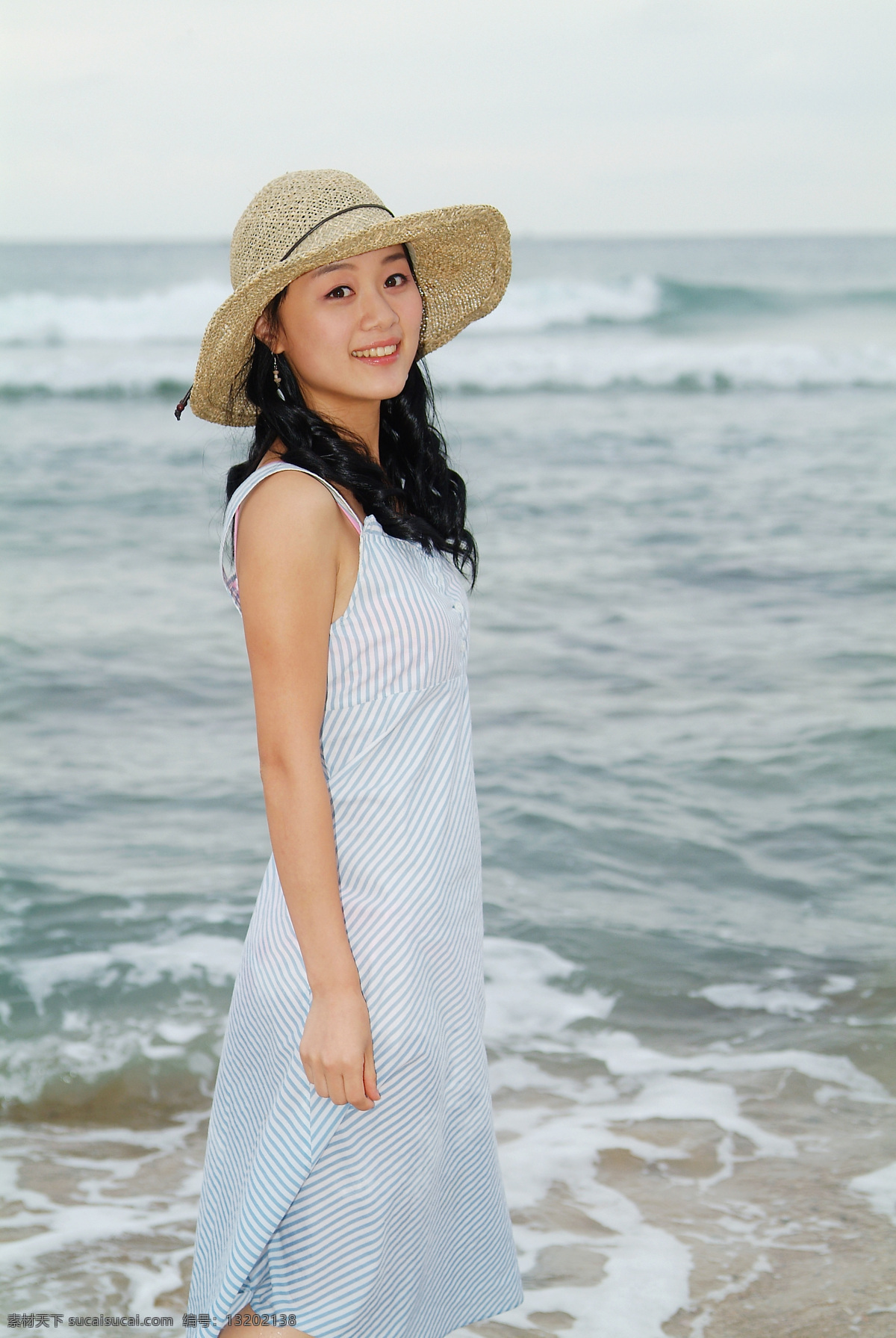 性感美女 写真图片 女性 女人 时尚美女 模特 美女写真 海滩 海水 草帽 服装模特 美女图片 人物图片