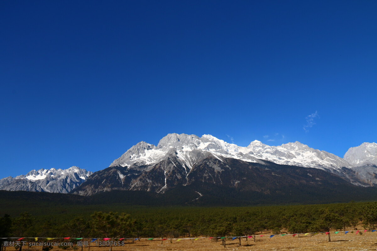 雪山 玉龙雪山 雪山景色图片 雪山索道景色 雪山景色 云南 丽江雪山景色 云南玉龙雪山 蓝天雪山 登雪山 雪景 天空 冰川 高原 桌面雪山图片 桌面图片 雪山云海 雪山摄影 自然景观 旅游摄影 国内旅游