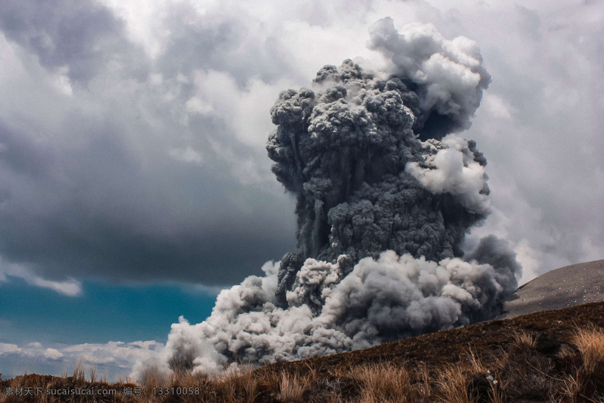 火山口喷发 熔岩 炙热 炽热 高温 火山 活火山 死火山 火山口 熔浆 炎热 火热 火山爆发 岩浆 火山喷发 火山灰 火山岩 闪电 烟 地质变化 海洋 自然灾害 高空拍摄 远处拍摄 红色 黑色 风景 自然风光 自然美景 自然景观 自然风景 大自然景观