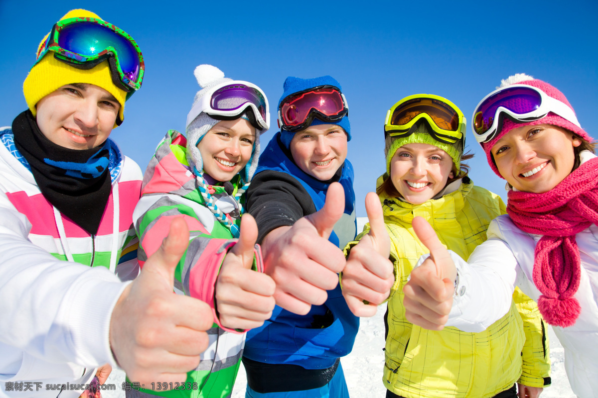 竖 大拇指 外国 男女 竖大拇指 男人 女人 滑雪 冬天 运动 体育运动 生活百科 蓝色