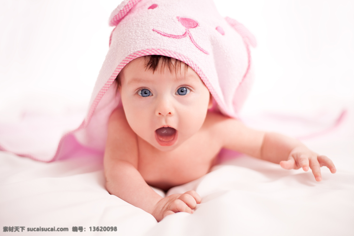 可爱 宝宝 趴在 毛巾被 孩子 儿童 宝宝图片 人物图片
