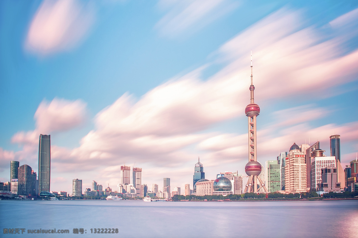上海 陆家嘴 东方明珠 滨水城市 中国地产 金融中心 金融大厦 上海地标 地标建筑 浦东 浦西 黄浦江 上海元素 上海摄影 地产元素 高质量 共享 分