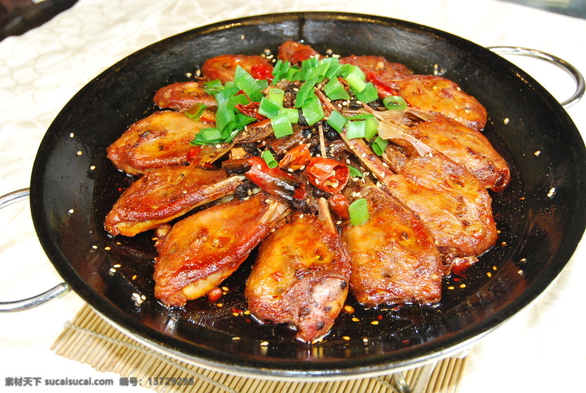 干锅鸭头 干锅 鸭头 川菜 中式菜肴 中餐 餐厅菜谱 中华美食 传统美食 餐饮美食