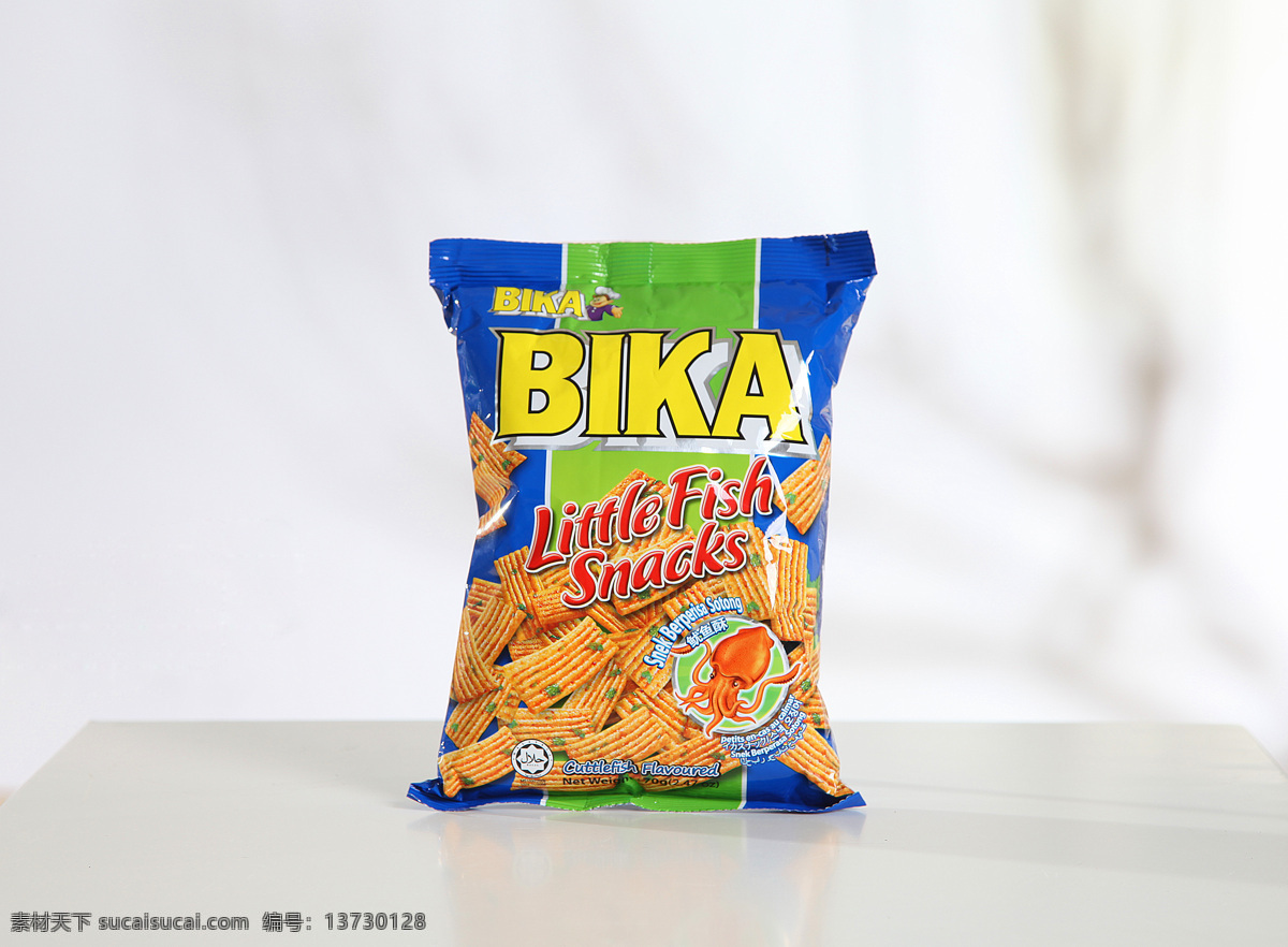 虾片 虾条 零食 膨化食品 鱿鱼酥 鱼仔酥 比卡 bika 饼干 马来西亚 进口 美食 包装 碟子 虾条摄影 餐饮美食