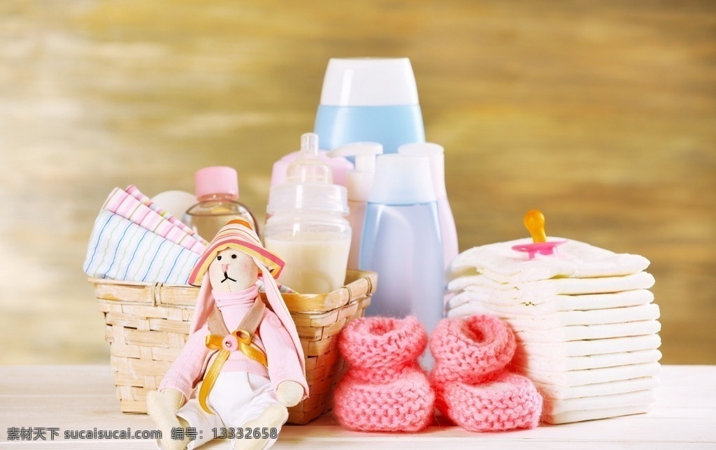 婴儿用品 婴儿鞋 鞋子 儿童鞋 童年 童趣 幼儿 儿童 奶瓶 沐浴露 毛巾 奶嘴 小玩偶 针织鞋 手工鞋 儿童用品 生活素材 生活百科