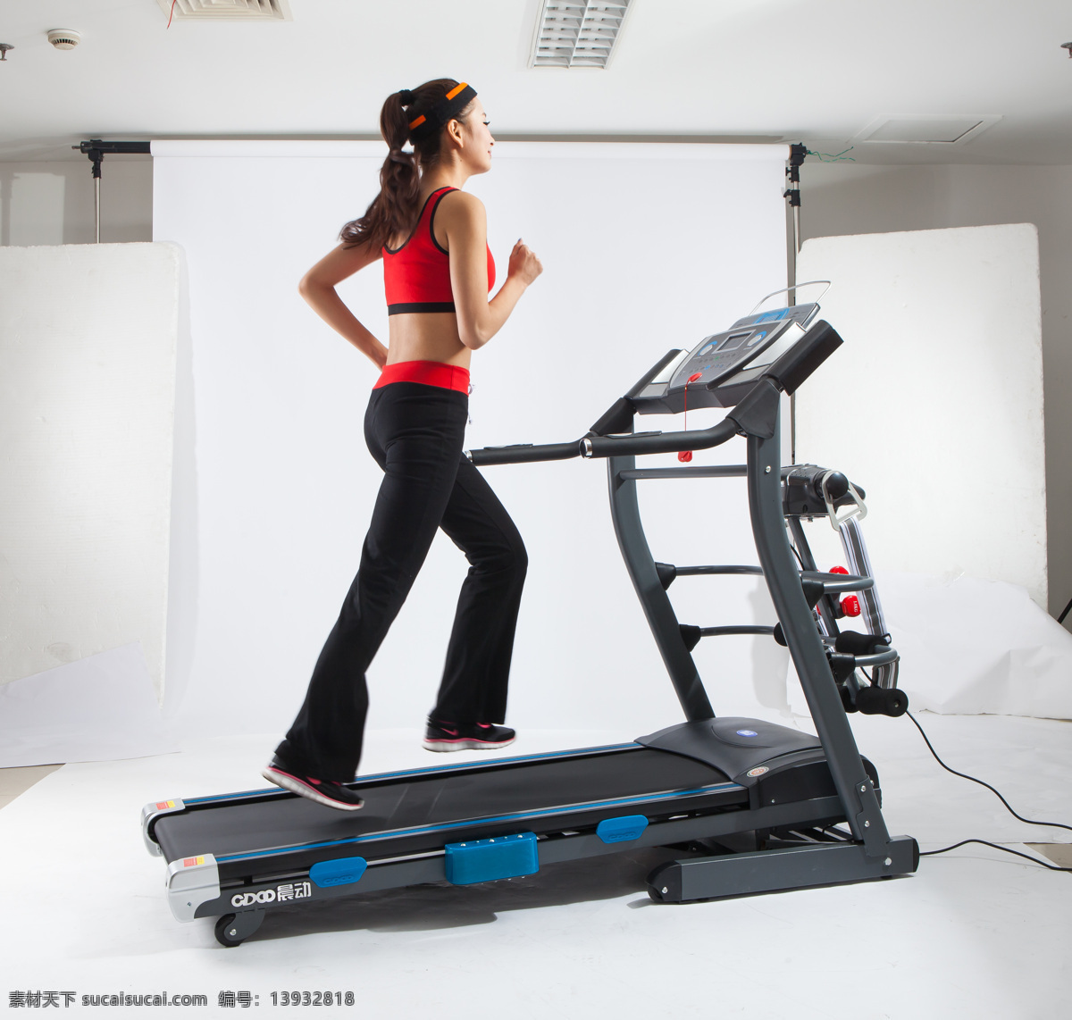 跑步健身运动 跑步机 健身车 健身房 健身器材 运动 健身 体育 电动跑步机 体育用品 健身运动 数码家电 生活百科