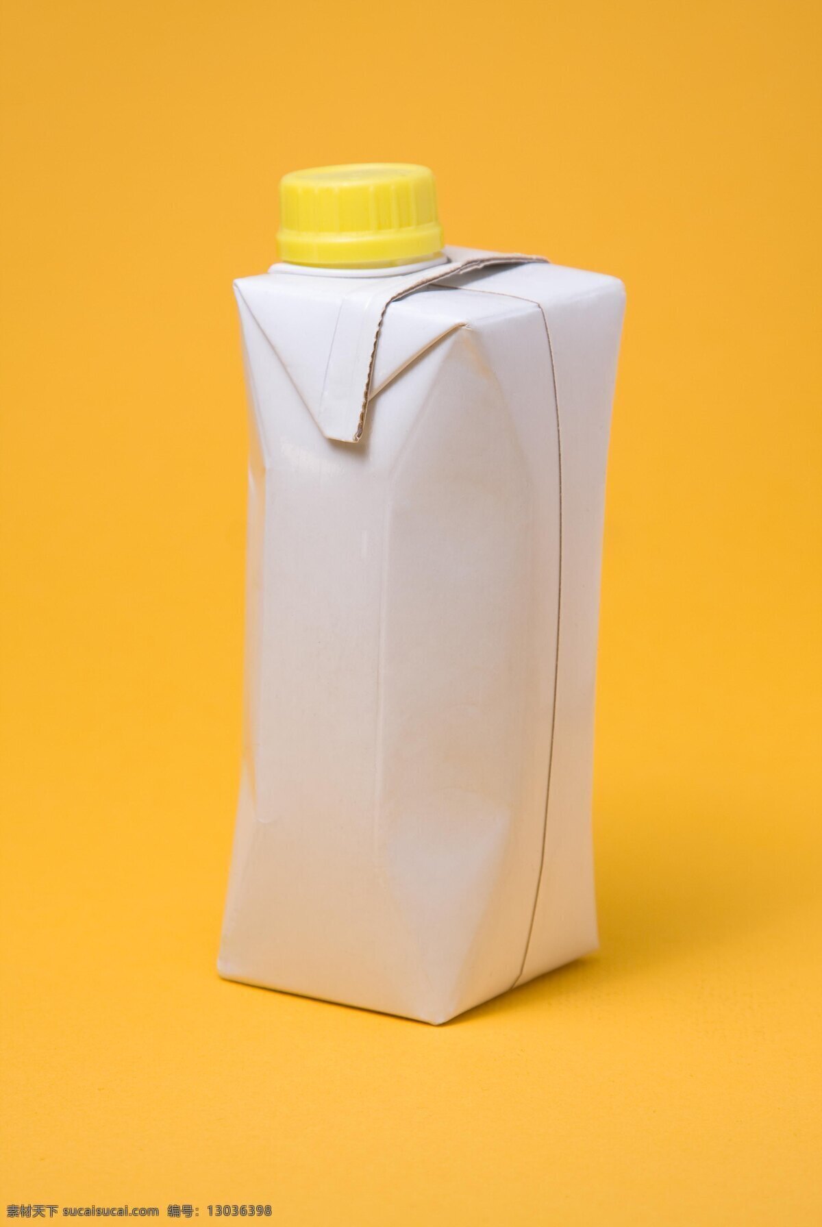包装盒 高清图片 盒子 环保 牛奶盒 瓶子 生活百科 牛奶 高清 塑料 生活素材 psd源文件 餐饮素材